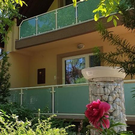 Keller Apartmanok Hajduszoboszlo Exterior foto